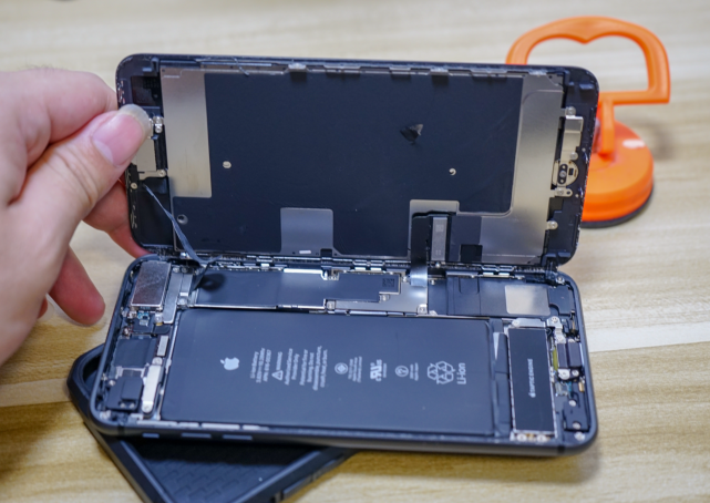 苹果8p螺丝安装图,iphone8拆机螺丝记忆图 苹果又想赚我钱?我:天真!换个电池iphone 8p再战2年!