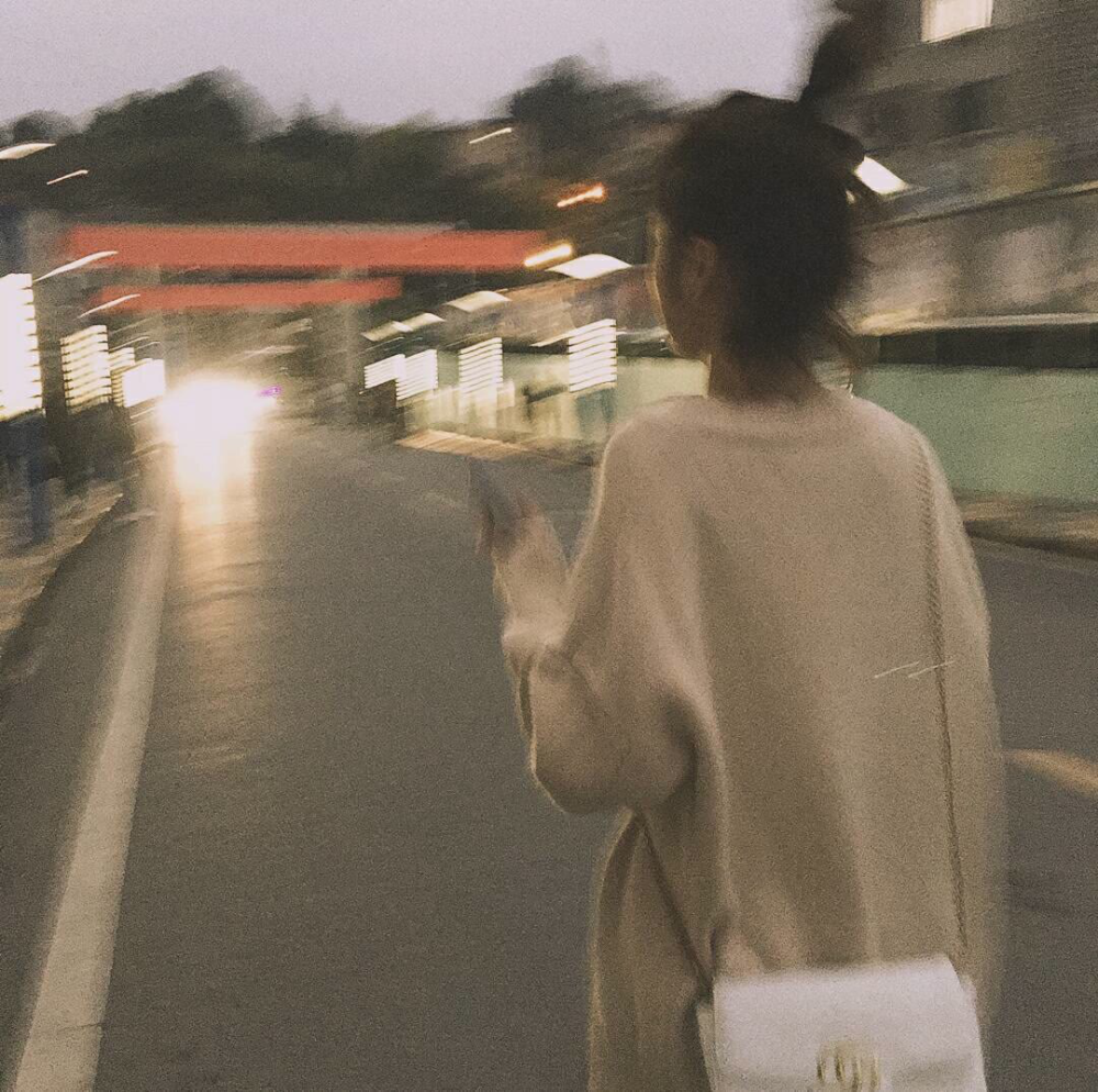 不露脸女生头像:我想给你别人给不了的依靠,可终归是