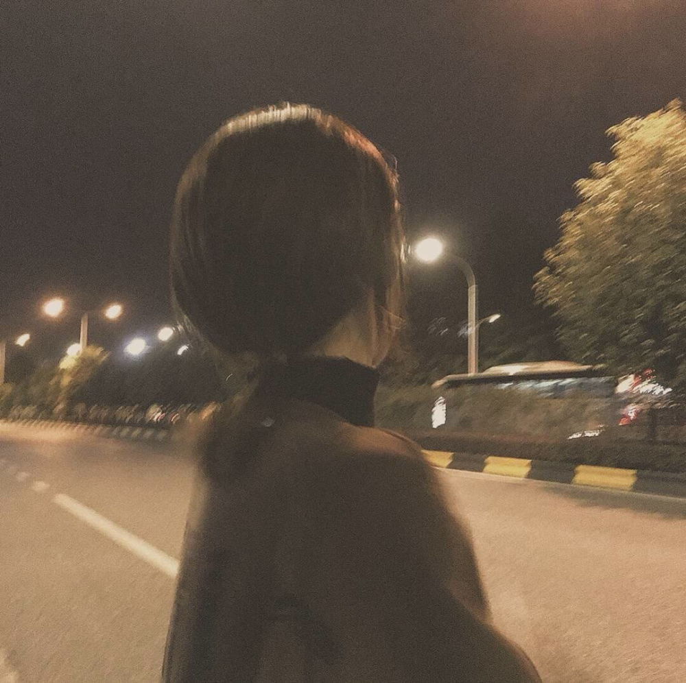 森系女生头像:我想夜深了提着星星灯,溜到你的梦里说