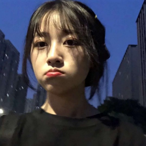 原宿风女生头像:夏日的晚霞,是浇着红油的小龙虾壳