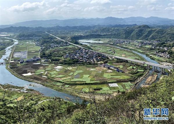 这是4月12日拍摄的张家界市永定区茅溪坡. 新华社发(陈美林 摄)