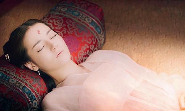 12星座古装"睡美人",巨蟹座是花千骨,水瓶座惊艳了岁月!