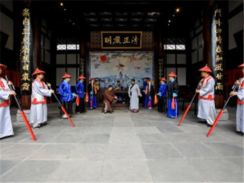 古代女囚被流放来回数千里,衙役为何都抢着去送?其实
