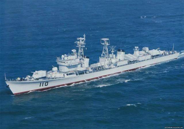 在洲际导弹机遇下诞生的051型驱逐舰,海军首型国产驱逐舰亮相历史舞台