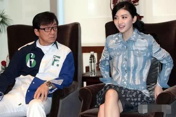 景甜的后台到底有多硬?成龙不敢碰她,甄子丹也"搂不到腰"
