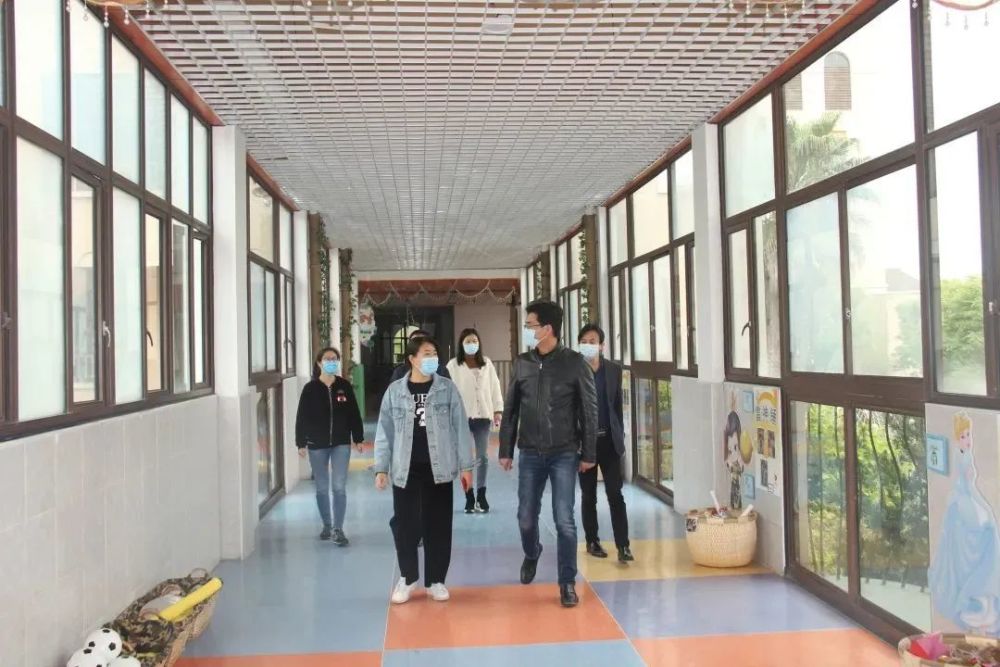 金蔷薇幼儿园:奉城镇领导来园慰问暖人心