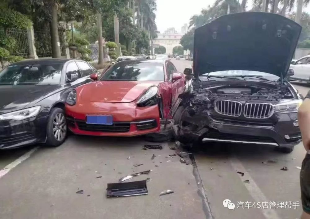那些看着都心疼的豪车车祸现场,还有一个是试驾车