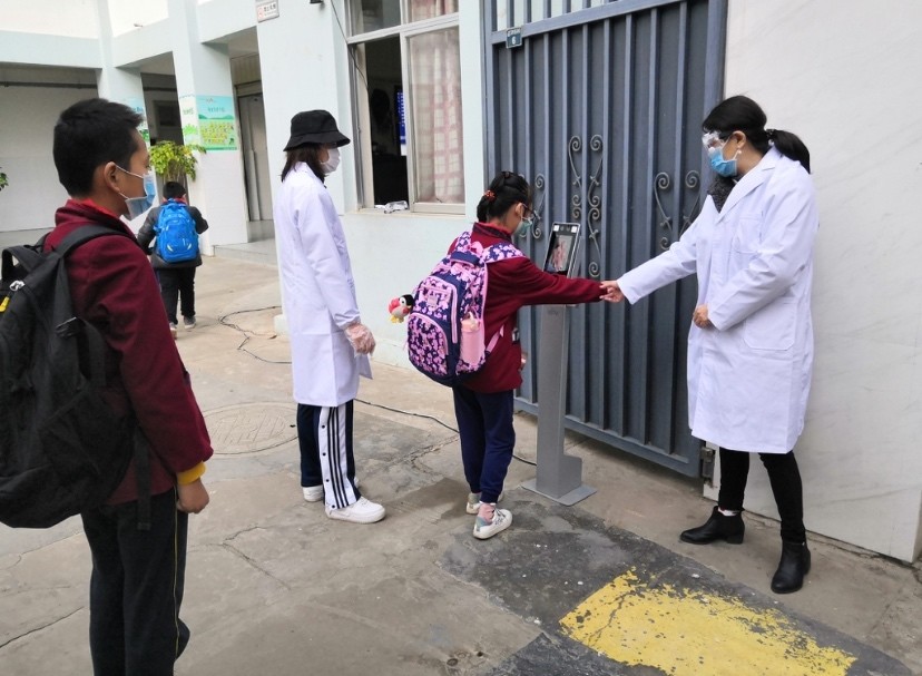 四,五,六年级学生返校复课进入第五天,来看看西山区崇林小学师生是