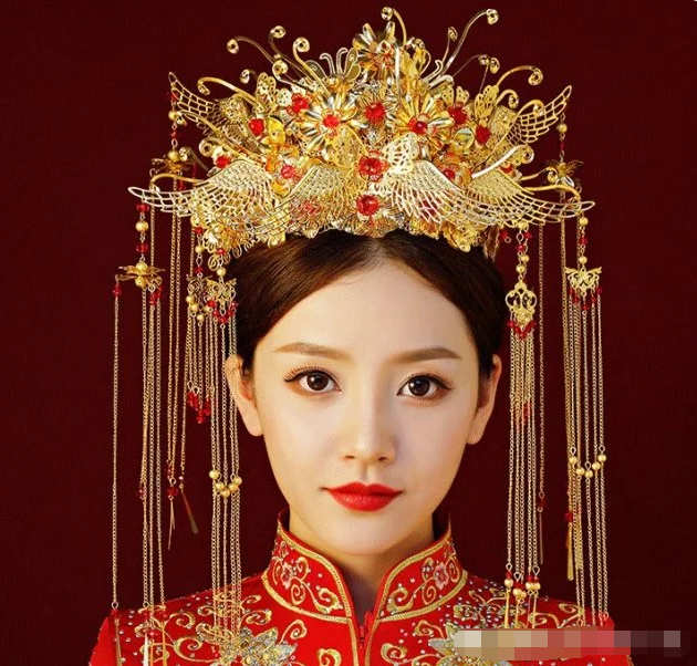 灵签占卜:第一次见皇上,你会戴哪个凤冠?测你前世是什么地位!