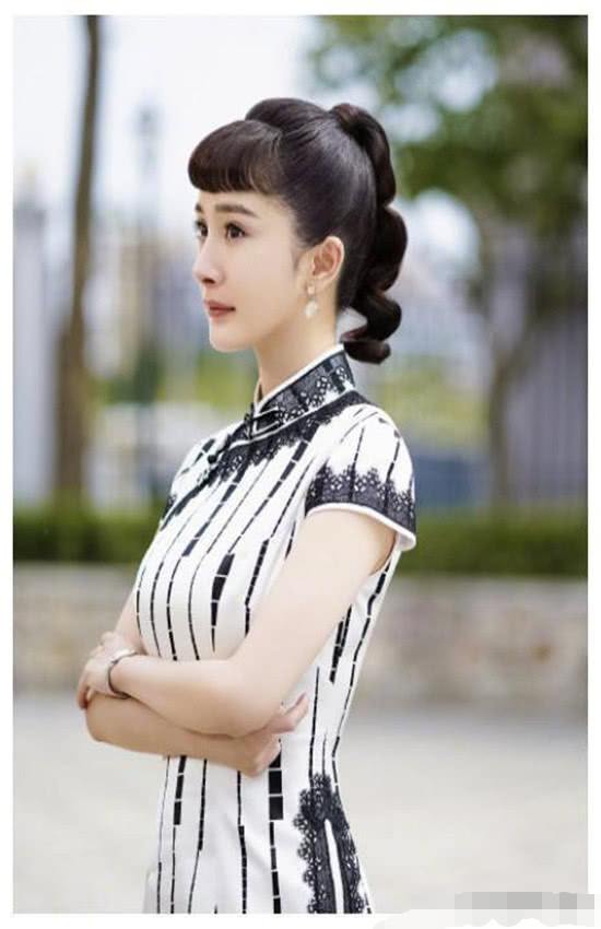 杨幂穿旗袍,杨颖穿旗袍,热巴穿旗袍,看到欧阳娜娜