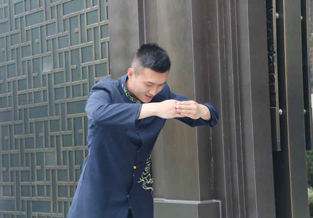 《礼仪新说》疫情期间问候新姿势-中华传统礼仪作揖礼你真的会吗?