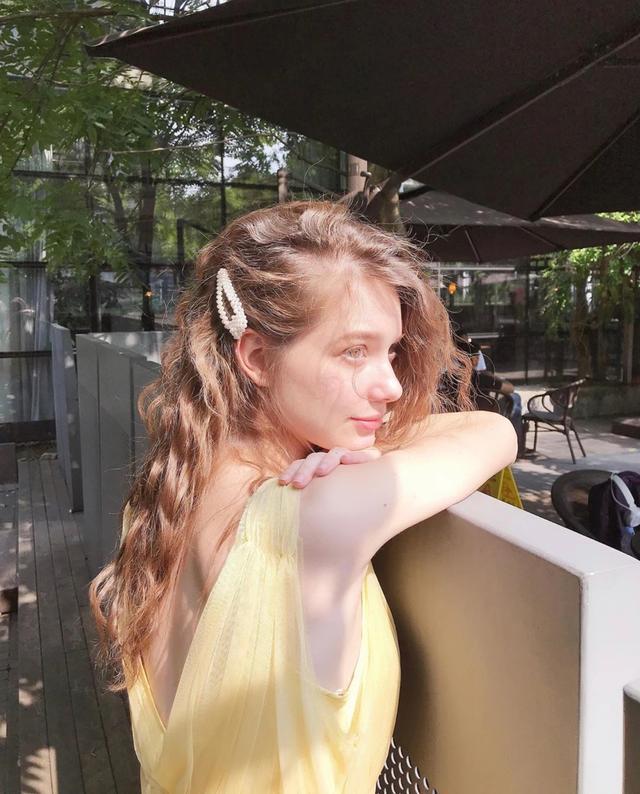 酷似赫本的混血女孩——秦妃,神仙颜值美到窒息