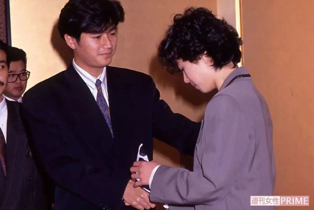 屏風 金 事件 中森 近藤 明菜 真彦