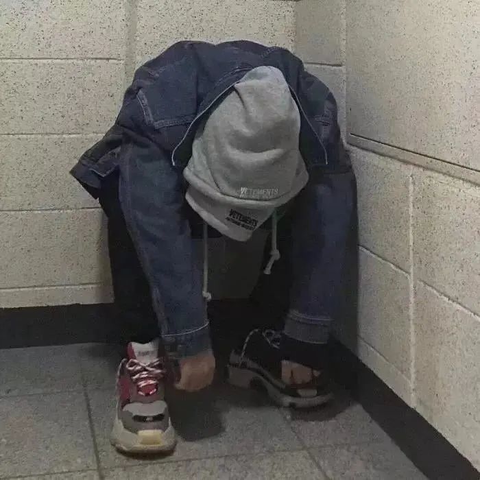15抖音热门头像丨又颓又丧的头像,慎用!