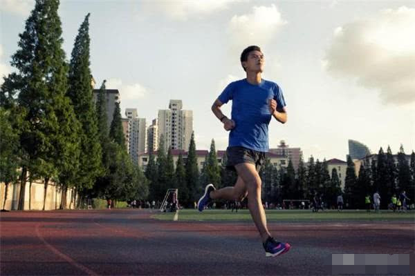 每天夜跑五公里身体会有什么变化？看完这个你就知道了！