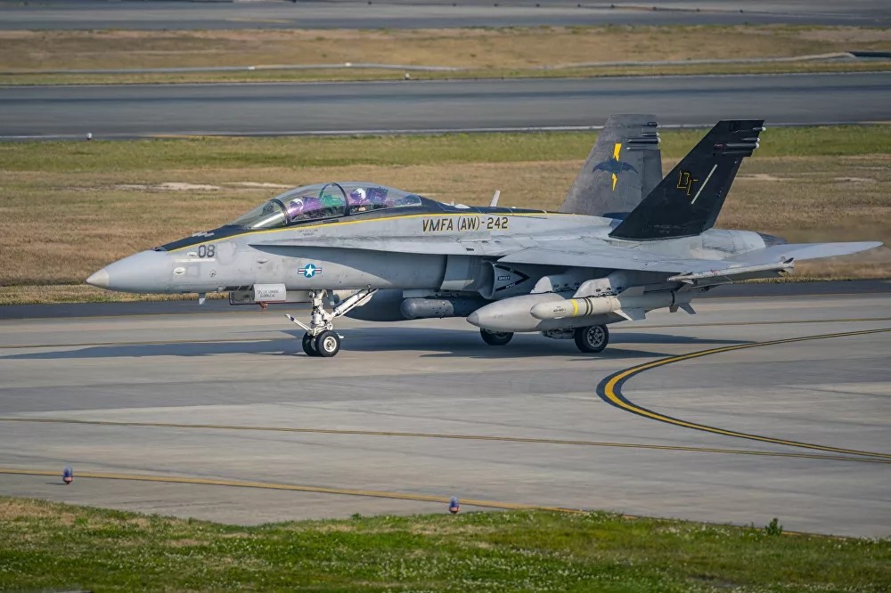 美国海军陆战队f/a-18d"大黄蜂"战斗攻击机,与海军的舰载型属于