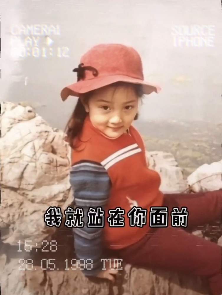 李小璐小时候照片被疯传,没10级滤镜美颜加持,才知道啥叫纯天然美女