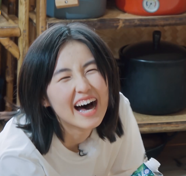 向往的生活:别人来张子枫都微笑,当看到他的到来,高兴