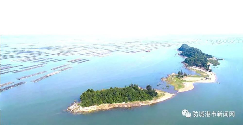 火山岛旅游风景区坐落在防城港市港口区光坡镇红沙村东面海域,是红沙