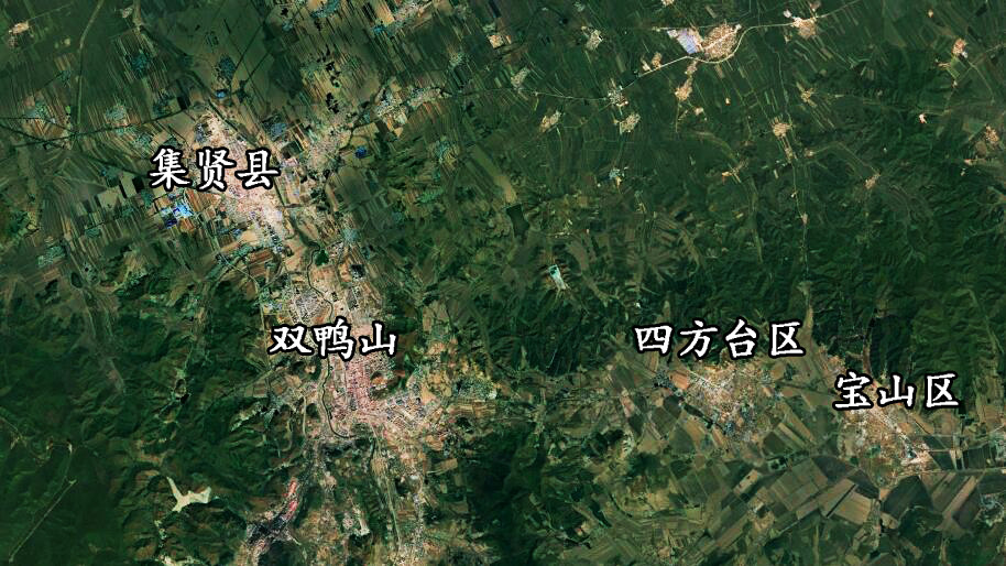 从卫星地图上可以看到,集贤县城位于双鸭山市区北部,两城基本上已经