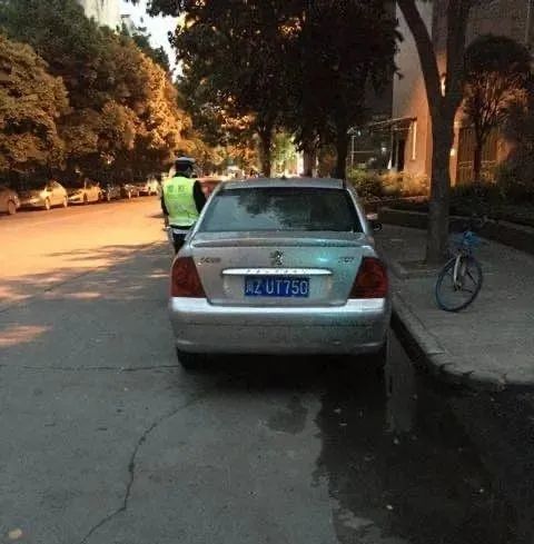 眉山这些车子不遵守交通规则被曝光!有你的没?