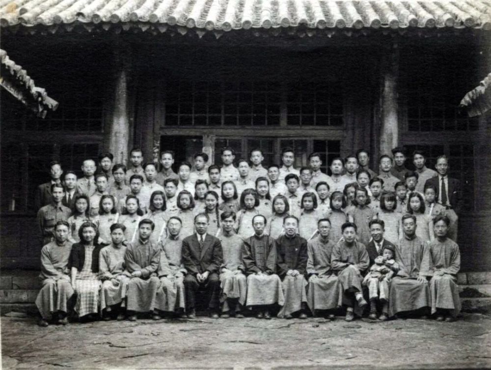 在西南联大校风的影响下,广大师生以联大为榜样,艰苦创业,严谨治校