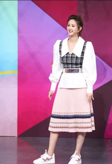 张歆艺华晨宇王牌对王牌感人合唱 歆花怒放姐弟上演摸头杀