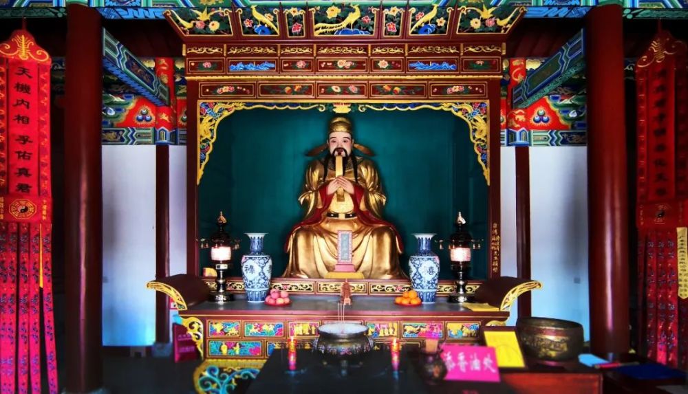 前四颗天枢,天璇,天玑,天权星组形如勺斗身,古曰魁.