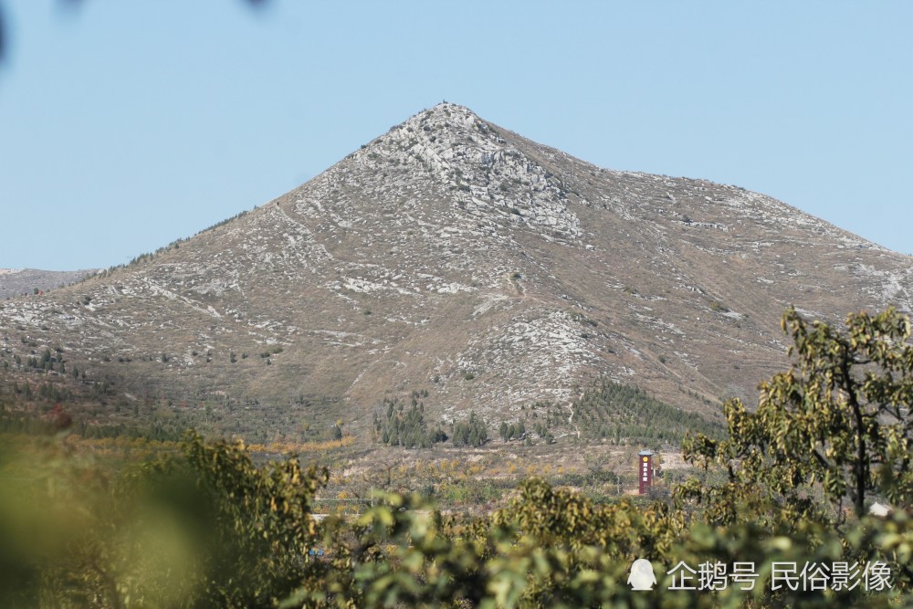 陕西富平虎头山下藏了个千年文物,已裂成两半,它的主人很有意思