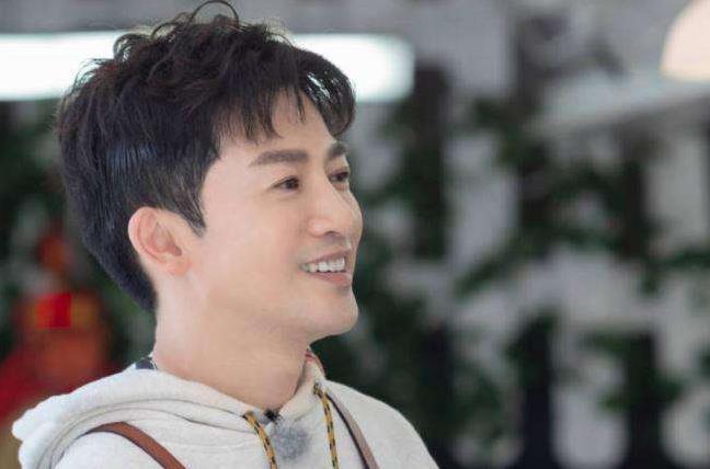 47岁苏有朋近照,隐藏了19年的妻子,原来是我们熟悉的她