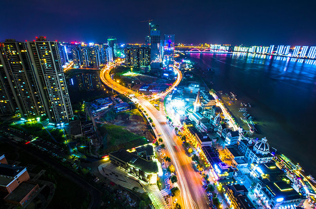 滨江新城夜景图 图片来源:长沙先导集团控股网站