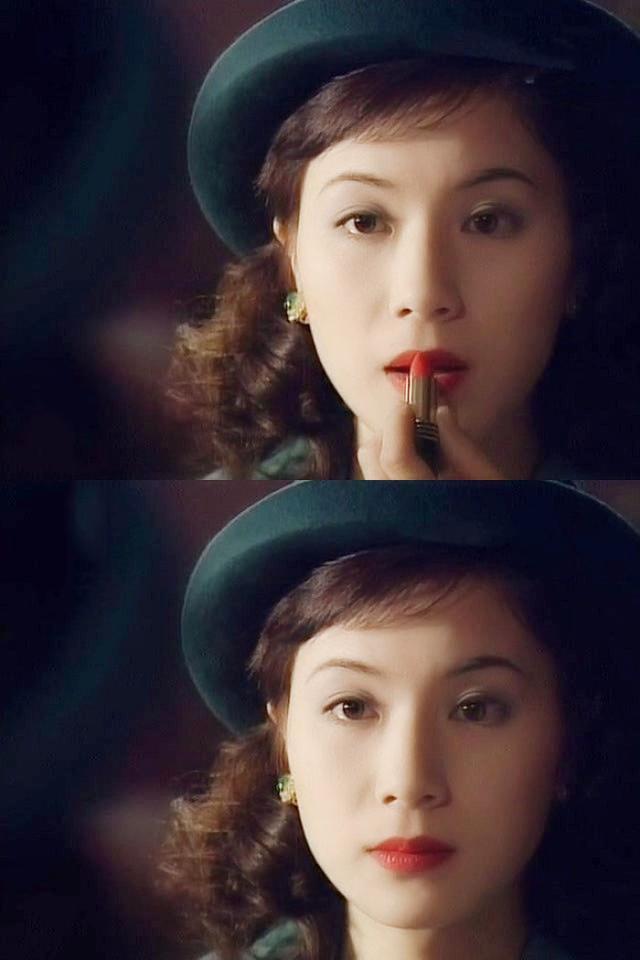 张可颐年轻时候也是tvb当红的女星,这样唇红齿白的模样却没有那样惊艳
