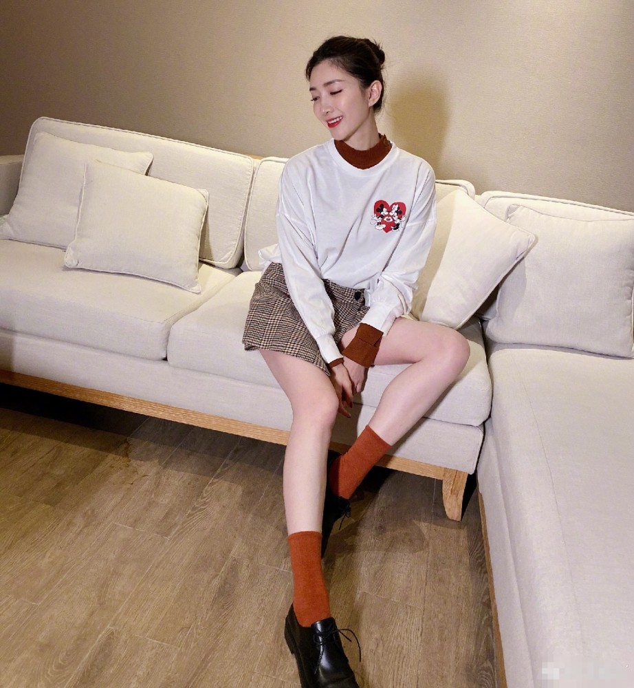 “曹皇后”江疏影褪下朝服换上碎花小裙子超清新,真的好养眼,江疏影,碎花裙 “曹皇后”江疏影褪下朝服换上碎花小裙子超清新,真的好养眼,江疏影,碎花裙