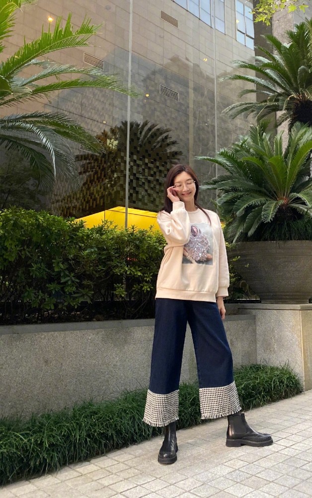 “曹皇后”江疏影褪下朝服换上碎花小裙子超清新,真的好养眼,江疏影,碎花裙 “曹皇后”江疏影褪下朝服换上碎花小裙子超清新,真的好养眼,江疏影,碎花裙