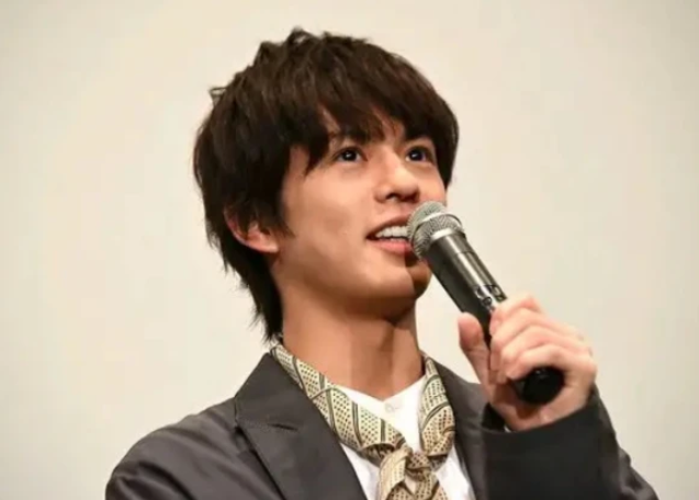 假面骑士:永梦和飞彩出演柯南真人版,黑衣组织将对决两大骑士!