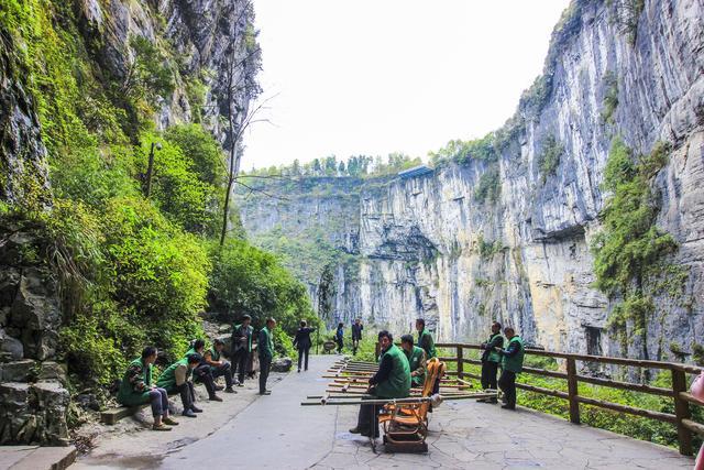 这里的地质构造实属特别,其雏形由燕山期第二幕形成,属新华夏构造体系