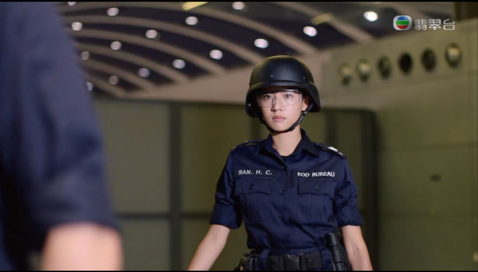 最后,蔡思贝成为拆弹专家,看来tvb有可能跟风刘德华开拍《拆弹专家》