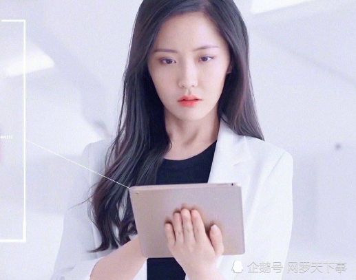 难怪没有认出王艺瑾,看到《少年派》里的"梁云舒",和本人差别太大了