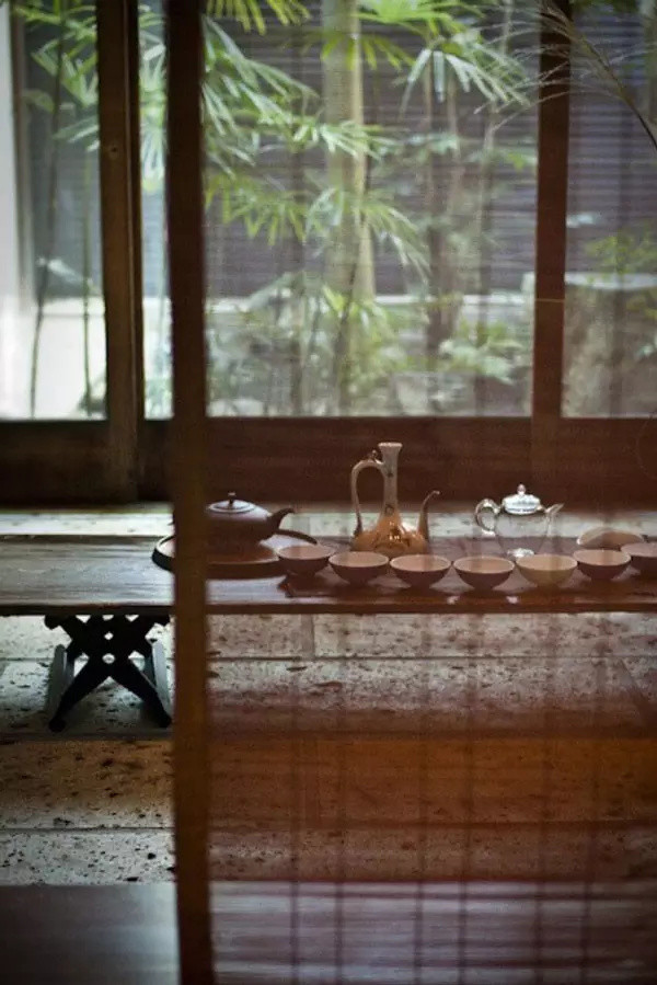 吃茶读闲书,听雨看落花