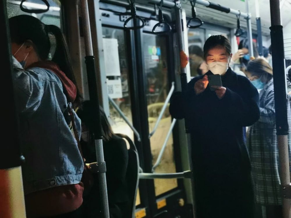专家说：年轻人真敢想，靠工资去买房，自己不努力，还怨房价高？