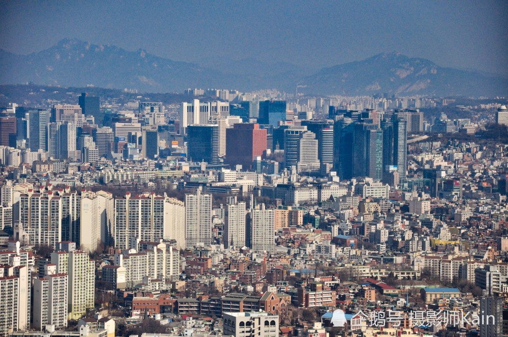 高空视角看首尔,高楼密集道路交错,游客感慨不愧为亚洲一线城市