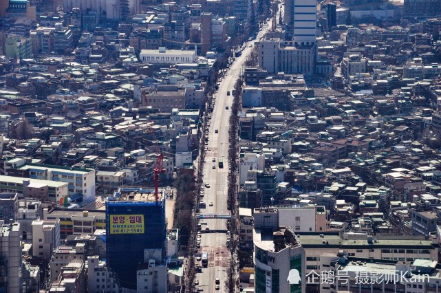 高空视角看首尔,高楼密集道路交错,游客感慨不愧为