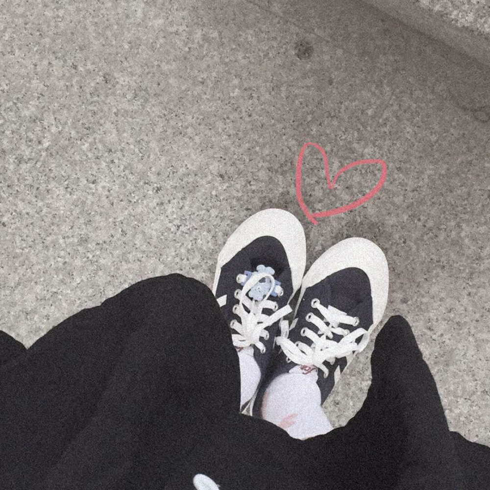 不露脸女生头像:我不想要猫也不想要你,因为有你我并
