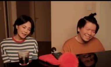 王菲和石磊合唱歌曲,网友表示王菲的状态很好,一点不像50岁的人