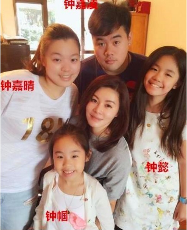 钟镇涛4个儿女曝光,章小蕙生的孩子一言难尽,肥胖儿子