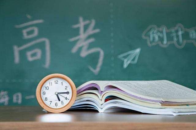 乙亥山头火命：探索命格特性与喜好倾向（乙亥山头火喜欢什么什么命）