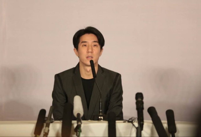 谢霆锋10亿财产给儿子，成龙20亿给房祖名，周润发最让人敬佩（组图） - 5