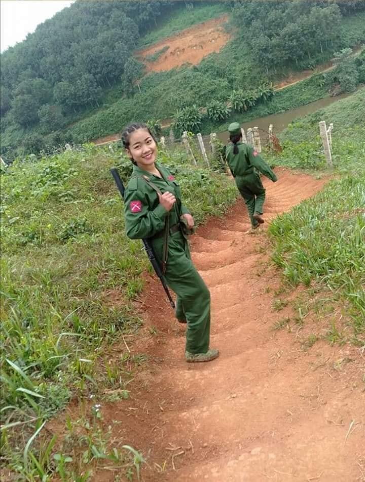 缅甸掸东同盟军漂亮的女兵
