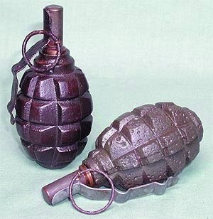 我军为何不装备无柄手榴弹有柄手榴弹与无柄手榴弹之争