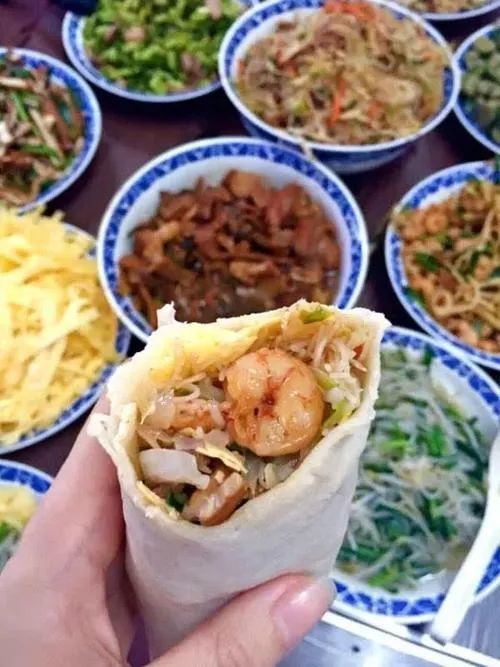 在黄岩,路桥,温岭一带,立夏吃的是一种叫食饼筒的食物.
